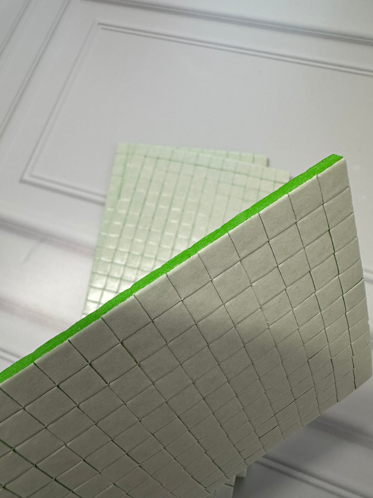 Hojas cuadritos de foamie adhesivo de colores (5 hojas pk)