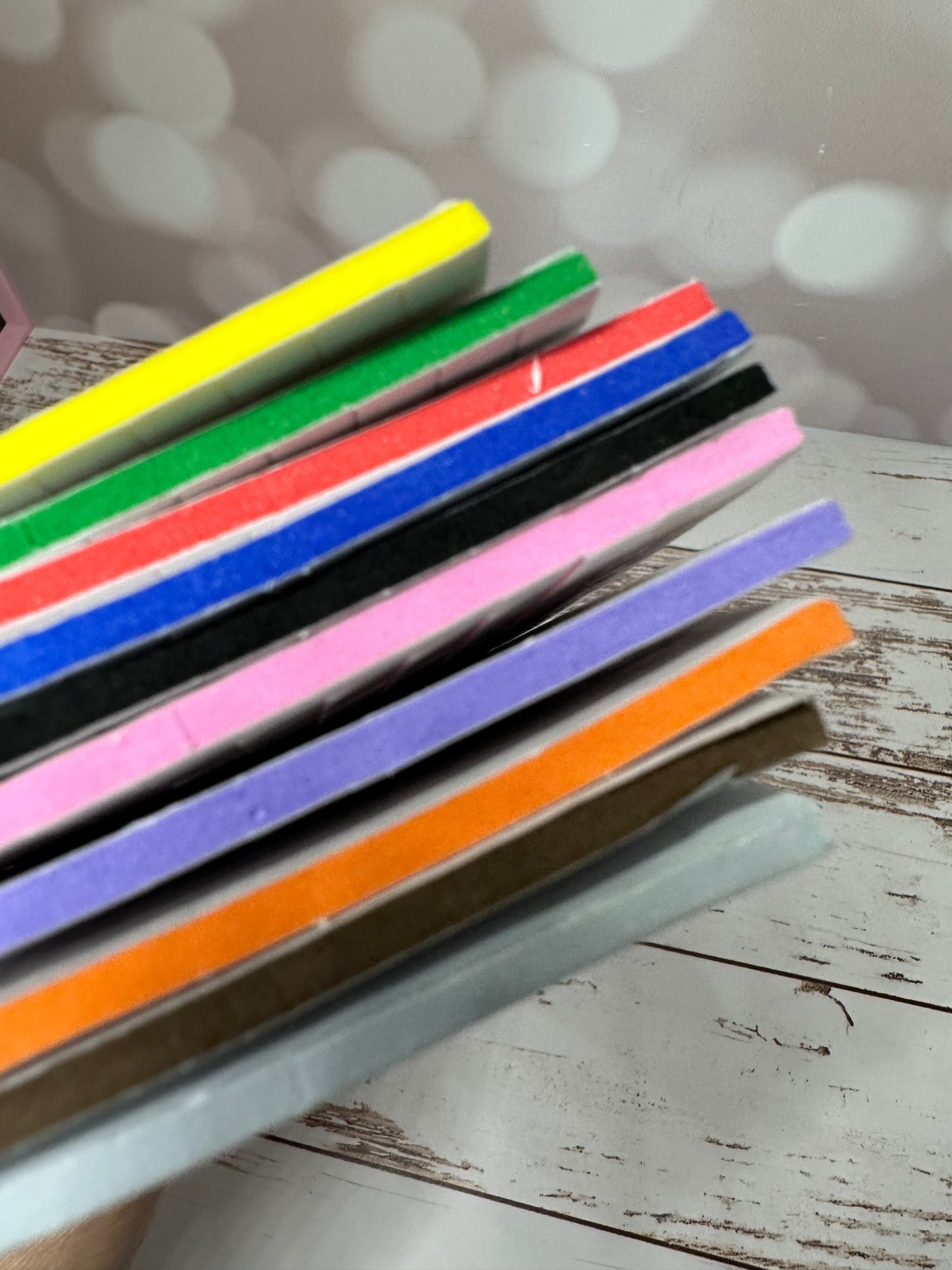 Hojas cuadritos de foamie adhesivo de colores (5 hojas pk)