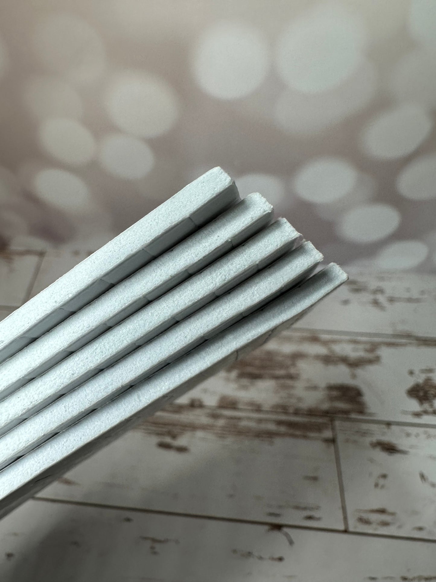 Hojas cuadritos de foamie adhesivo de colores (5 hojas pk)