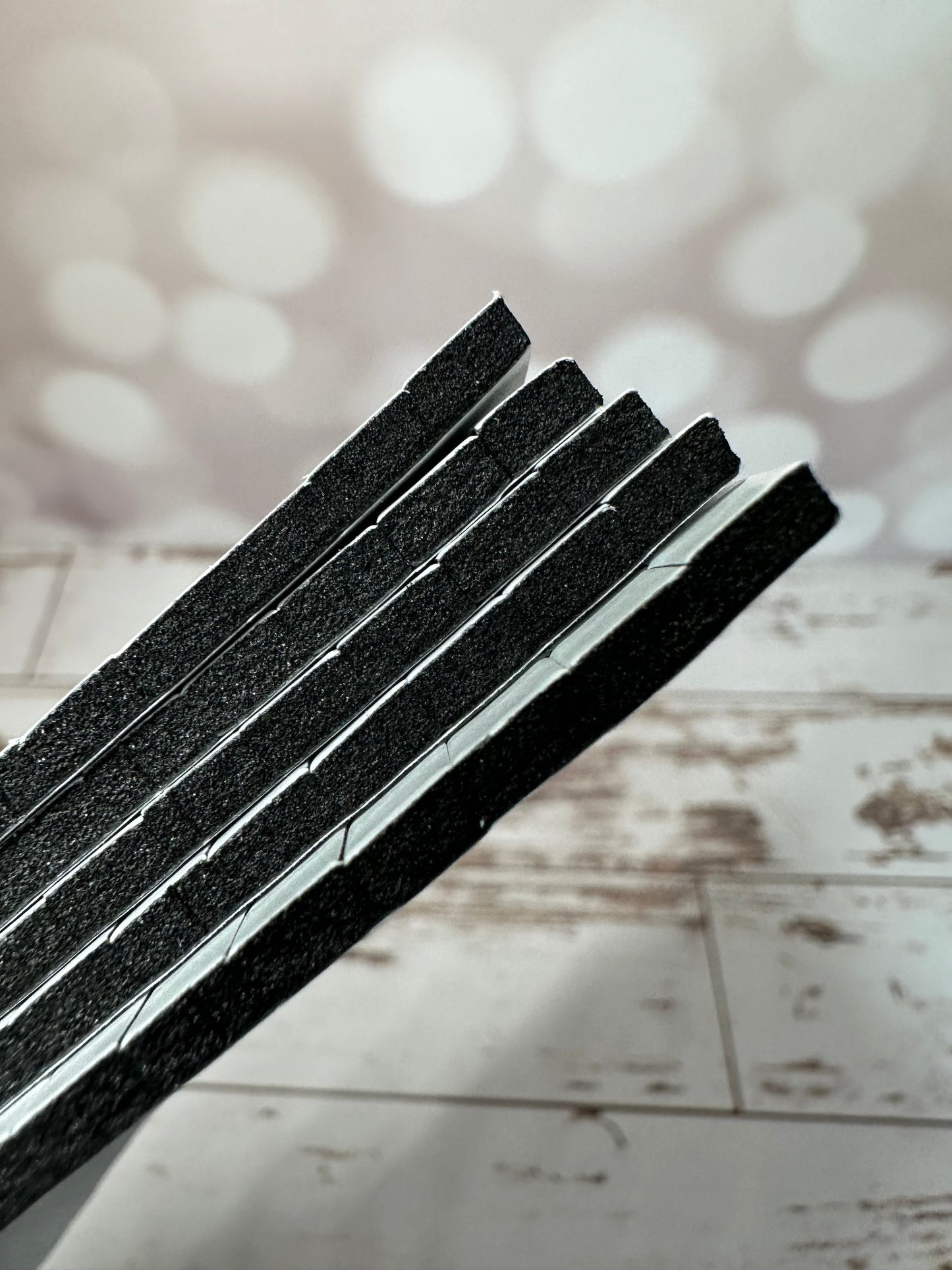 Hojas cuadritos de foamie adhesivo de colores (5 hojas pk)