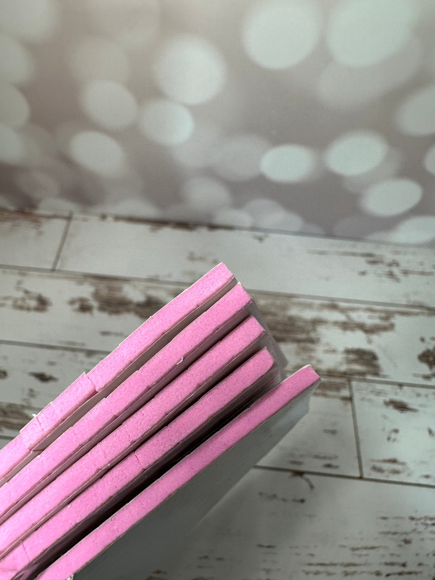 Hojas cuadritos de foamie adhesivo de colores (5 hojas pk)