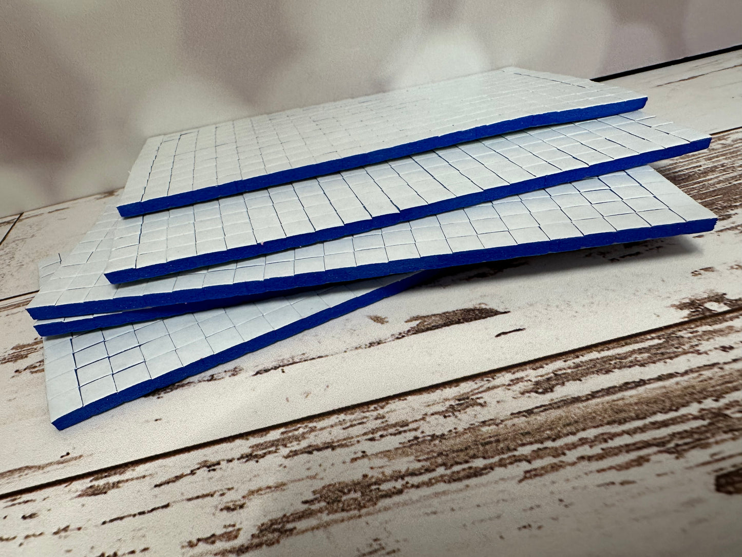 Hojas cuadritos de foamie adhesivo de colores (5 hojas pk)