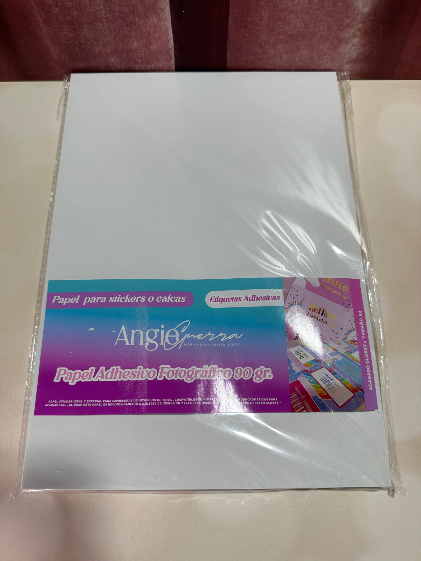 Adhesive paper Glossy 115gr